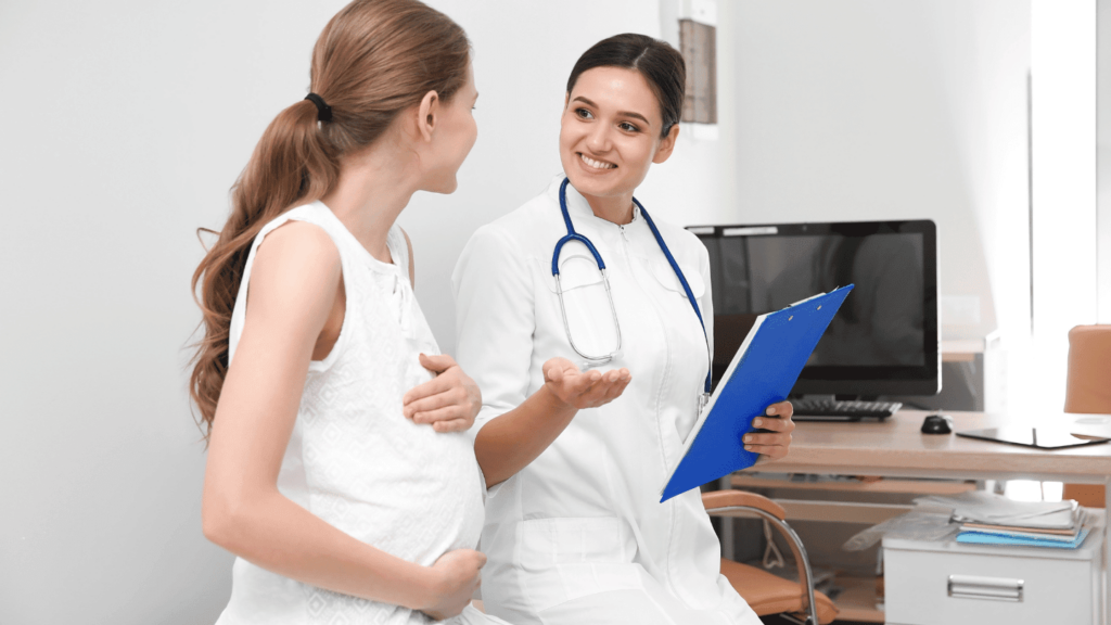 Pregnant woman speaking to her doctor