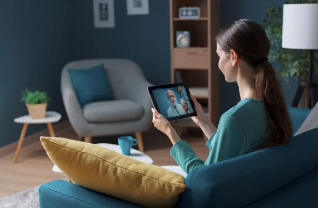 woman online with doctor to discuss suboxone