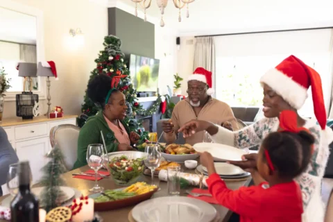 family-sitting-at-a-dinner-table-at-christmas