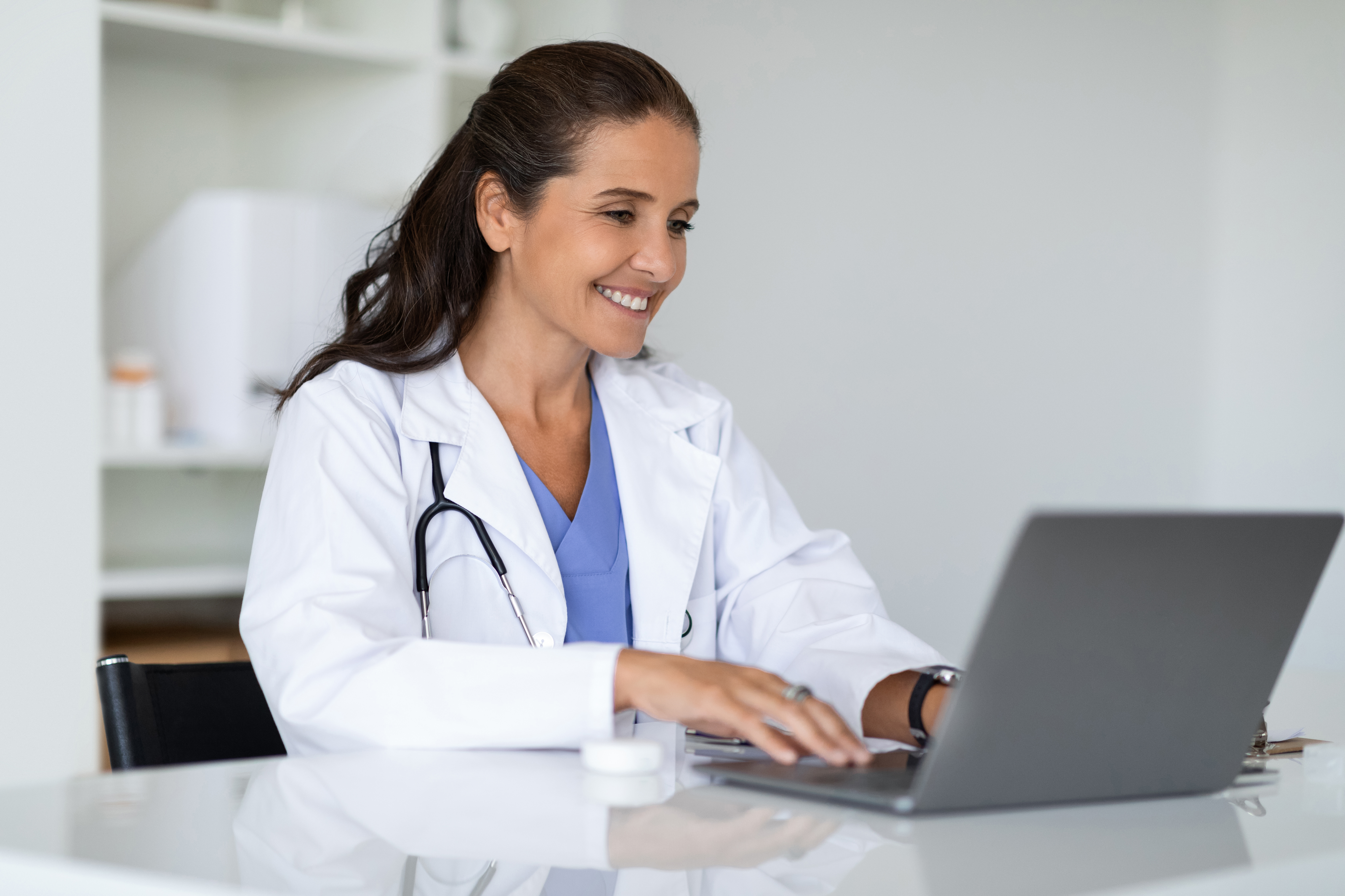 Telemedicine doctor explains advantages of online care